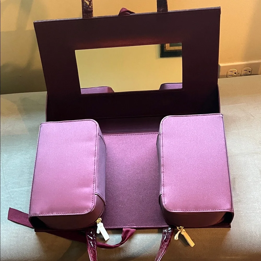 Estée Lauder Burgundy Women's Makeup Travel Case